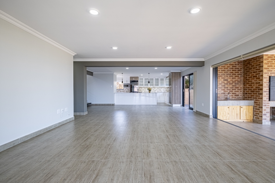 4 Bedroom Property for Sale in Wavecrest Eastern Cape
